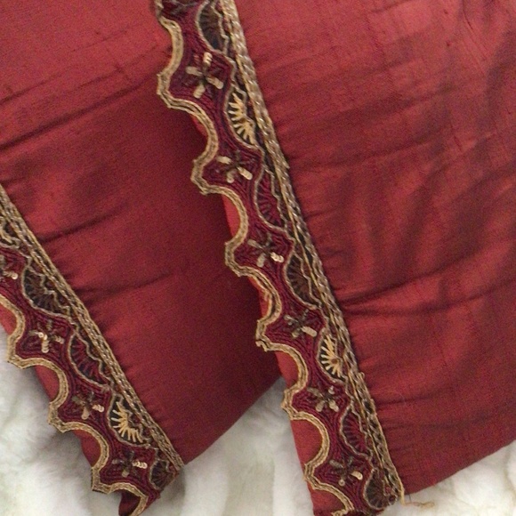 ADI Classics Pillows (2) - Picture 2 of 8